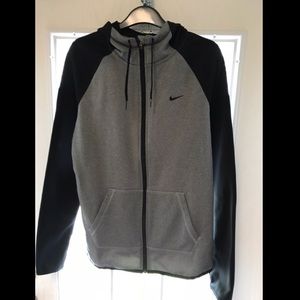 Nike Medium Jacket w/ Runners Thumb Holes